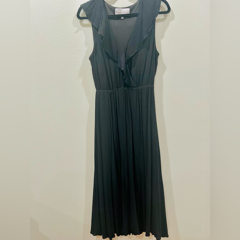 Super flattering black summer midi dress